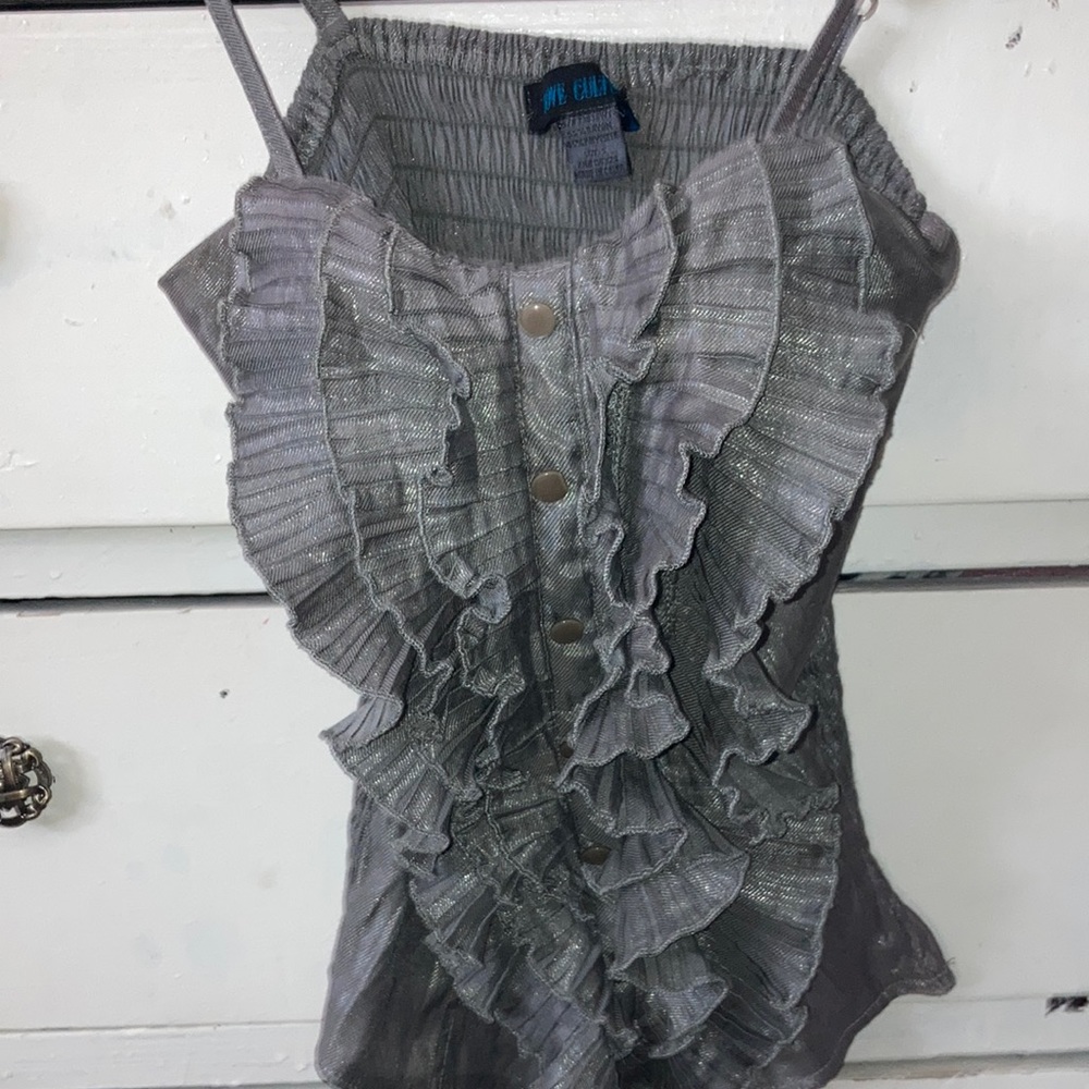 super cute little ruff grey tank top.